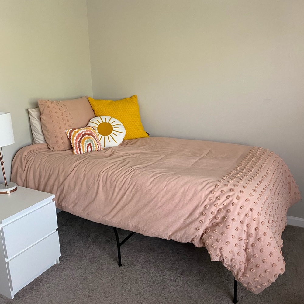 Urban Outfitters Tufted Dot Twin/Twin XL Duvet and Sham set